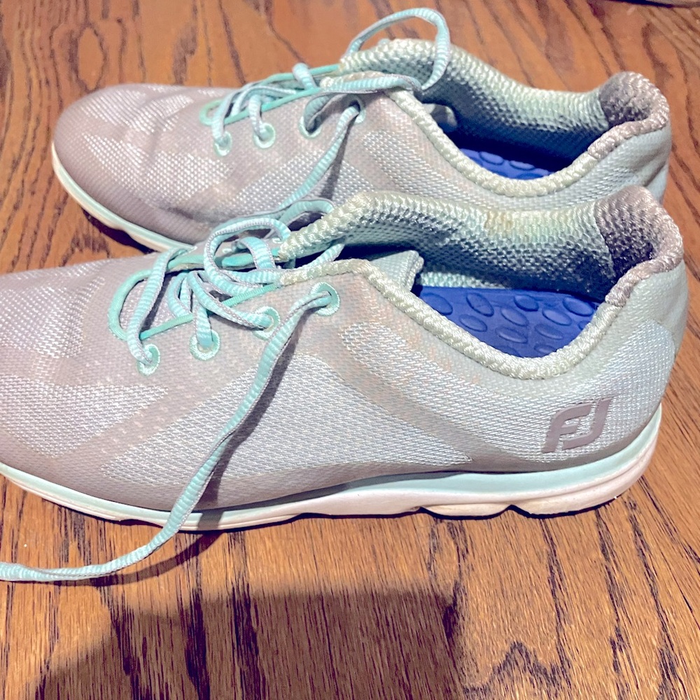 FJ women’s golf shoes in teal
